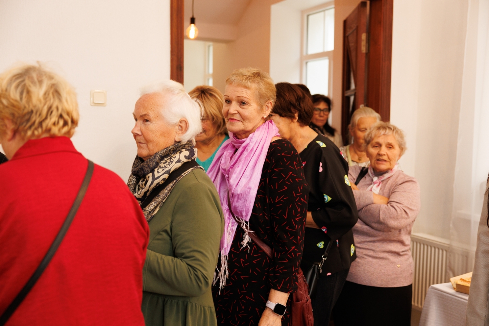 Seniori dodas pēc gardām uzkodām