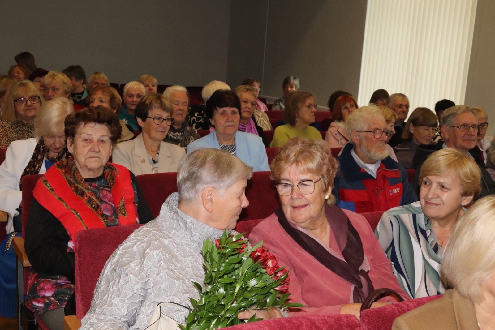Seniori ieradušies uz saietu
