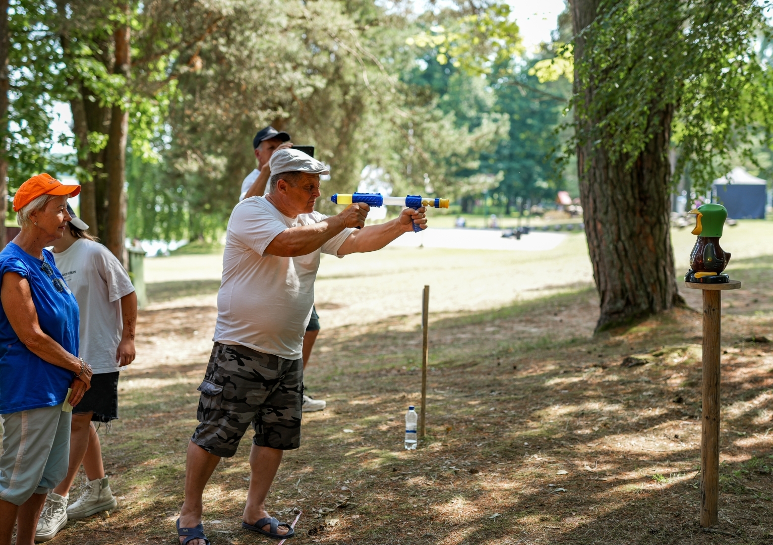 Seniori piedalās sportiskās aktivitātēs