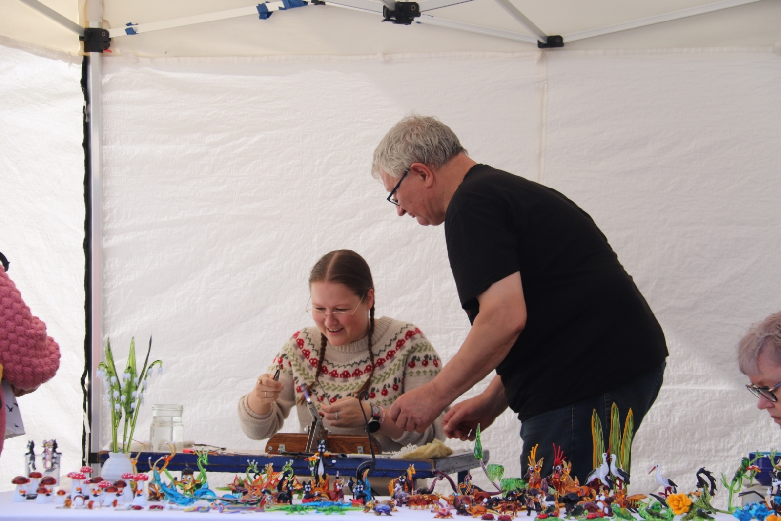 Zirās valda rosība – cilvēki bauda Sēņu festivāla piedāvājumu