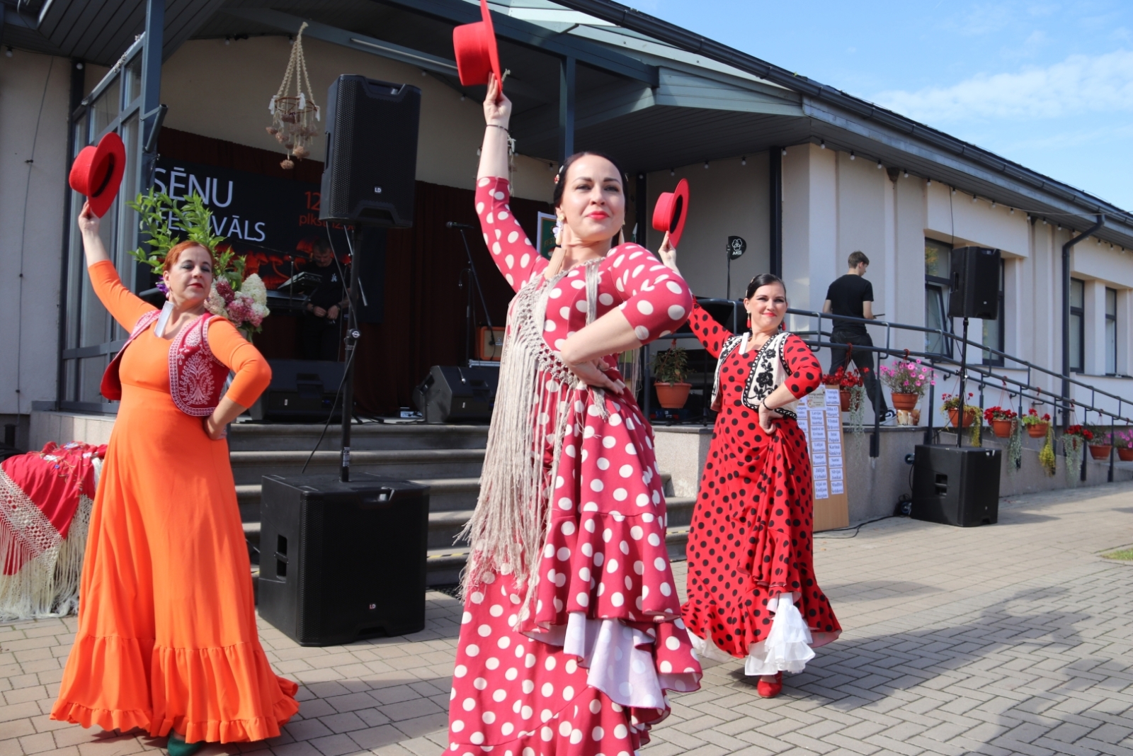 Zirās valda rosība – cilvēki bauda Sēņu festivāla piedāvājumu
