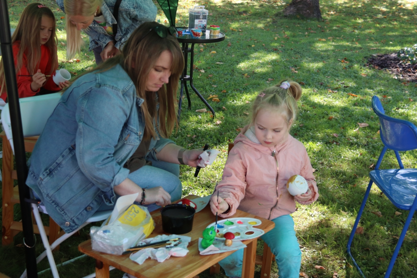 Zirās valda rosība – cilvēki bauda Sēņu festivāla piedāvājumuZirās valda rosība – cilvēki bauda Sēņu festivāla piedāvājumu