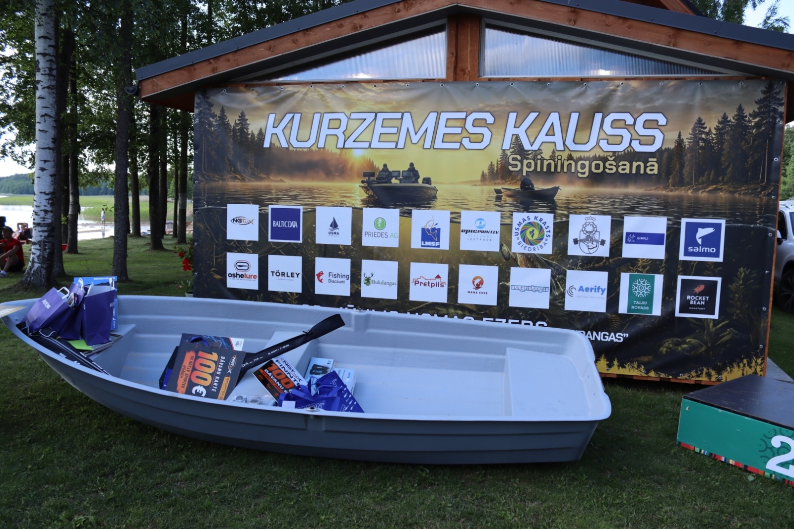 Usmas ezerā norisinājās Kurzemes kauss spiningošanā no laivām