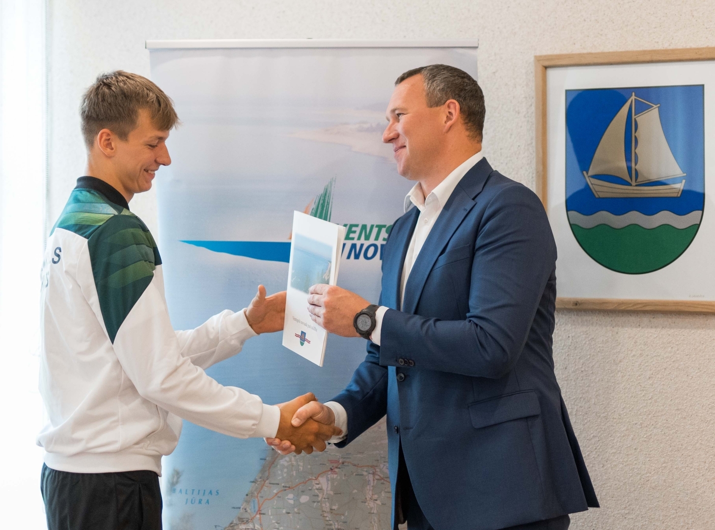 Domes priekšsēdētājs sveic sportistus