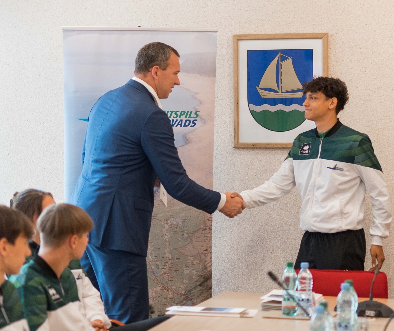 Domes priekšsēdētājs sveic sportistus