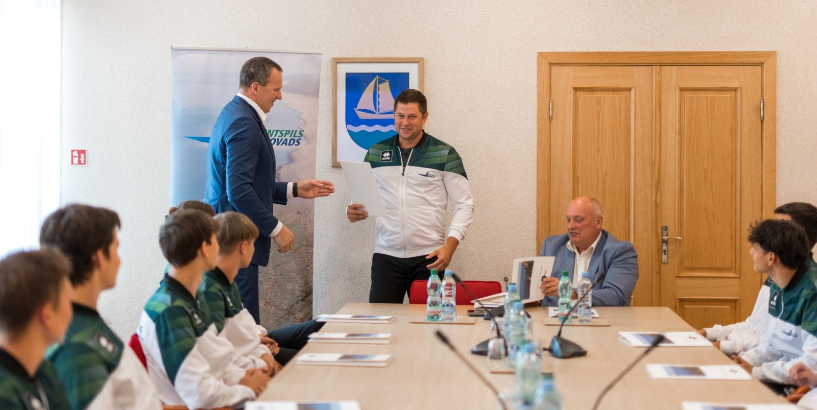 Domes priekšsēdētājs sveic sportistus