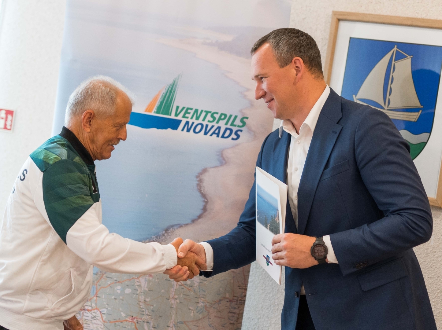 Domes priekšsēdētājs sveic sportistus