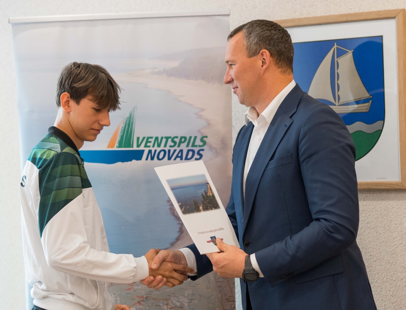 Domes priekšsēdētājs sveic sportistus