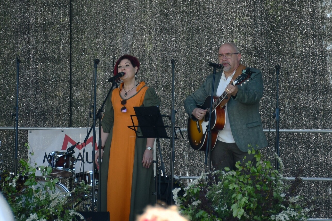 Uzstājās duets
