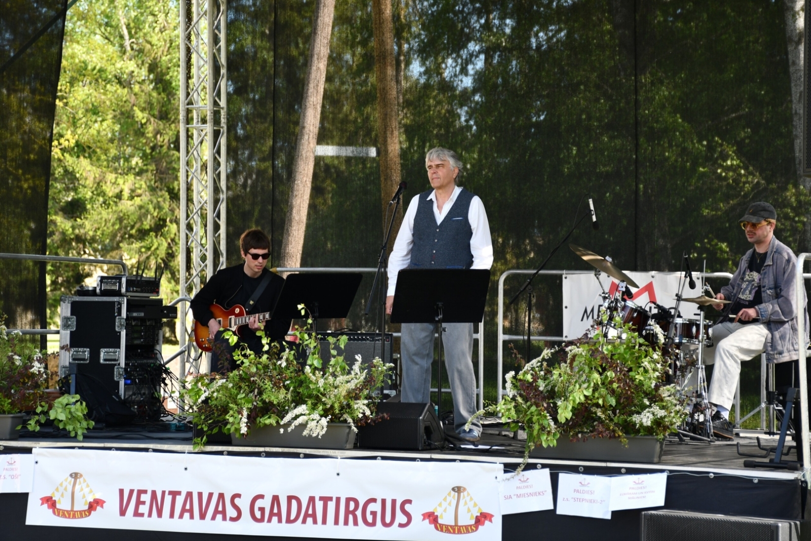 Ainars Mielavs ar grupu