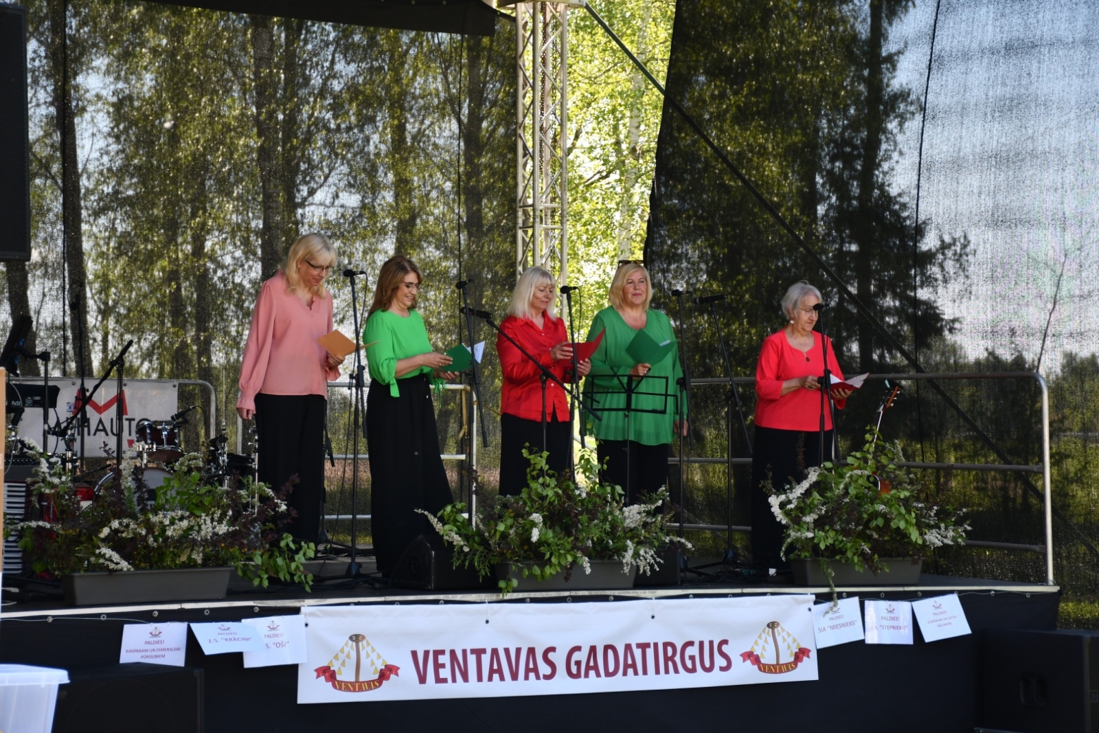 Uzstājās Vārves sieviešu ansamblis