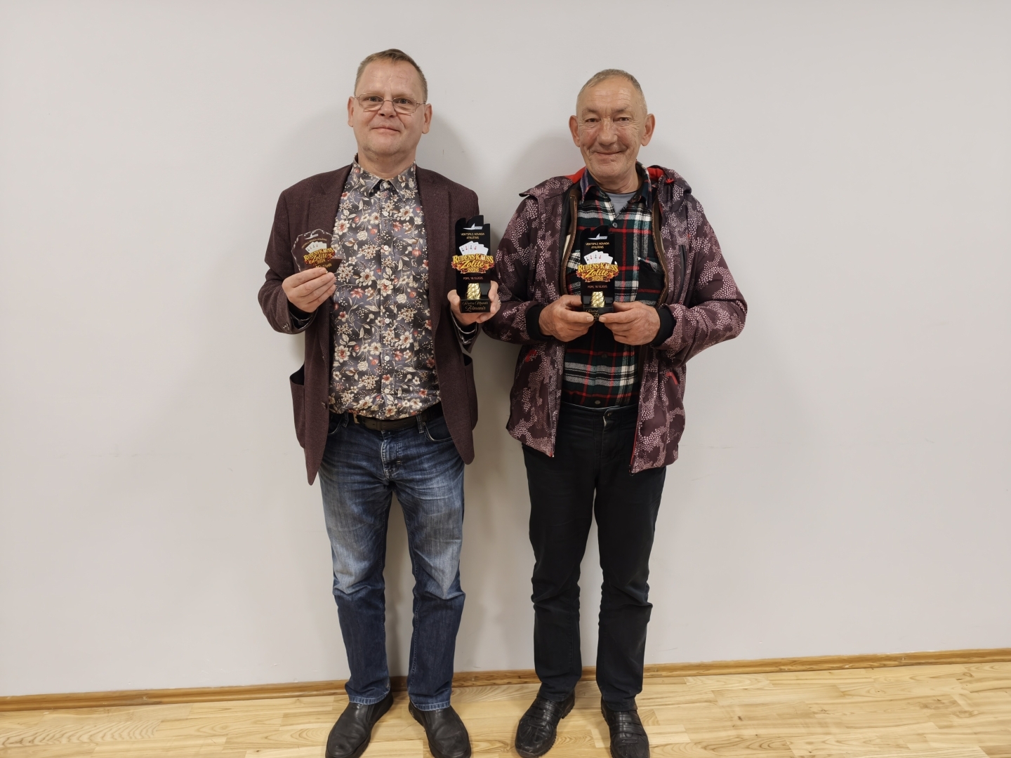 Zoles spēlētāji laimīgi par iegūtām balvām