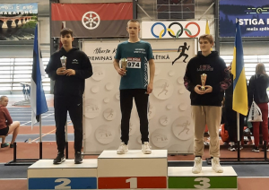 Sportisti ar kausiem