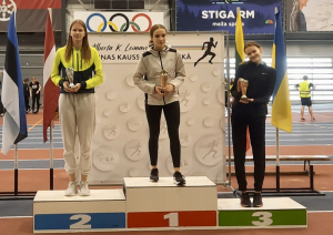 Sportisti ar kausiem