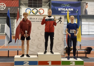 Sportisti ar kausiem