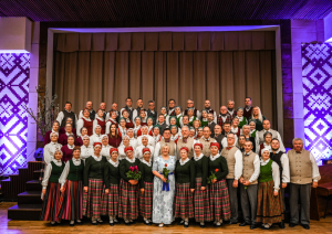 Tautas deju kolektīvu kopbilde