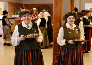 Sagaida viesus folkloras kopa