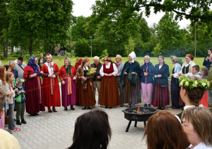 "Maģie suiti" ar publiku dzijas rituālā