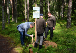 Tiek būvētas jaunā informatīvā zīme