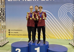 Sportisti un treneris sacensībās Lietuvā