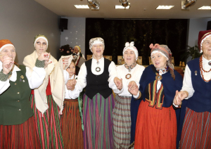 Dejo pasākuma apmeklētāji