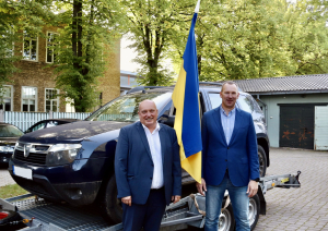 Pašvaldības vadība, Ukrainas karogs un auto
