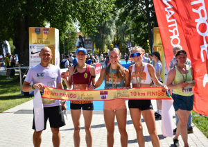 10km skrējiena dāmu top 3