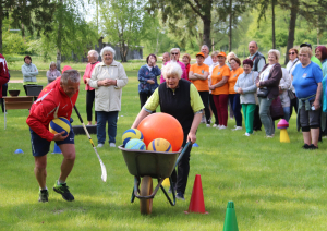 Seniori piedalās aktivitātēs