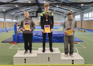 U16 lodes grūšanas zēnu pjedestāls