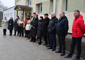 Iedzīvotāji un domes pārstāvji ieradušies uz svinīgo atklāšanu