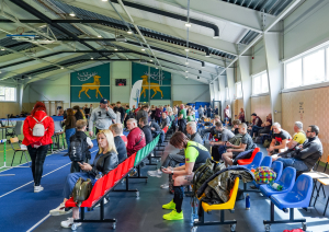 Sportisti un atbalstītāji sapulcējušies Ugāles sporta centrā