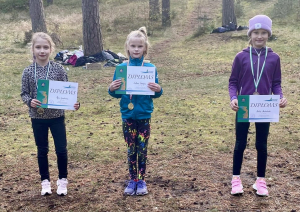 Sportisti ar diplomiem un medaļām