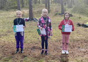 Sportisti ar diplomiem un medaļām