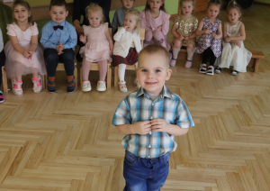 Vārves "Zīļuka" bērni priecājās par svētkiem