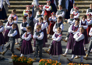Dejo bērnu deju kolektīvi