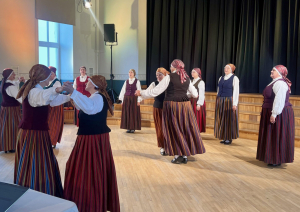 Dzied folkloras kopa