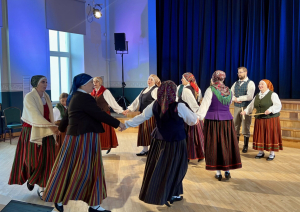 Dzied folkloras kopa