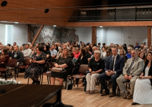 Ugāles tautas namā notika skolēnu godināšana