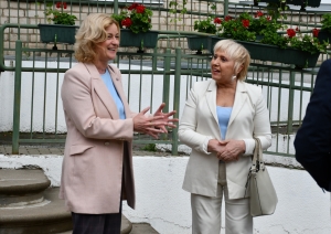 Izglītības un zinātnes ministre Ilze Indriksone reģionālajā vizītē apmeklē Ugāles vidusskolu