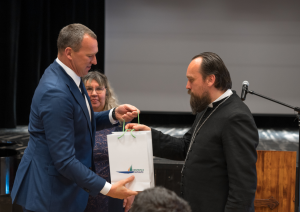Andis Zariņš pasakās Kārlim Irbem
