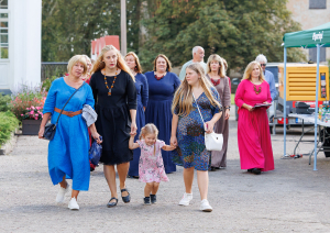 Tauta ierodas uz novada svētkiem