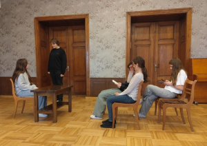 Bērni pilda uzdevumus