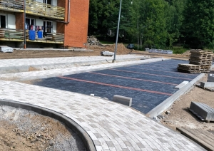 Zlēkās turpinās publiskās ārtelpas pārbūves un teritorijas labiekārtošanas darbi 