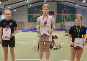 Sportisti ar diplomiem un medaļām