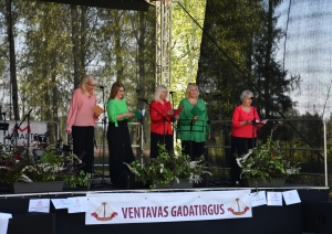 Uzstājās Vārves sieviešu ansamblis