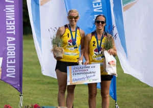 Ventspils novada čempionātā pludmales volejbolā sievietēm triumfē Žeimunde/Černuho
