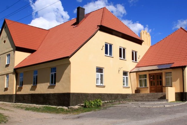 Ugāles tautas nama ēka
