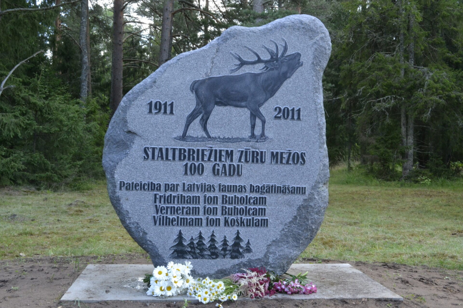 Staltbriežiem 100 piemineklis
