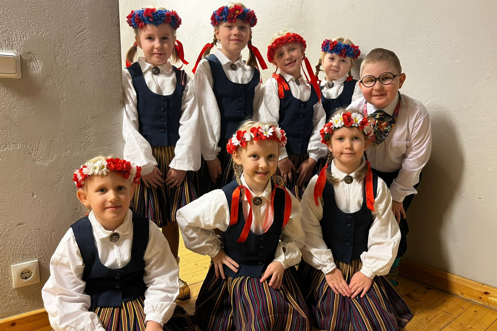 Pirmsskolas bērnu deju kolektīvs “Sauleszaķīši”