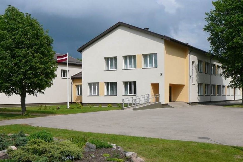 Užavas pamatskolas ēka